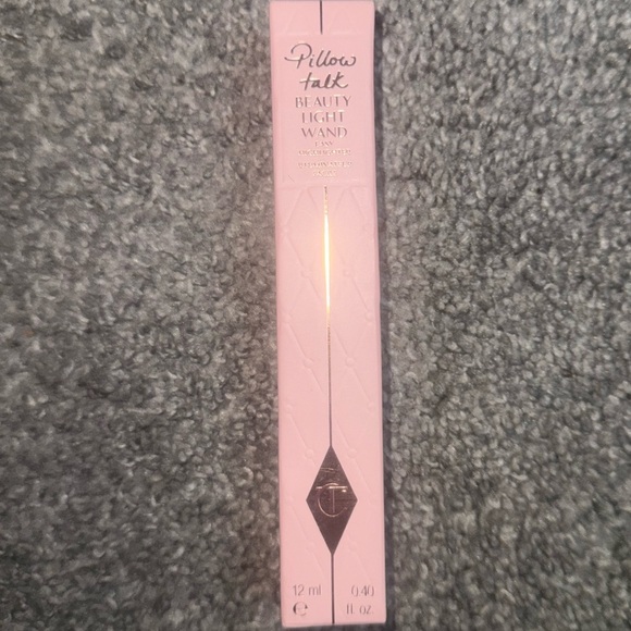 Charlotte Tilbury Beauty Light Wand in Pillow Talk! - Picture 2 of 4